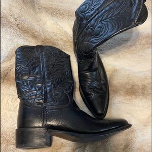 ACME black boots 7.5